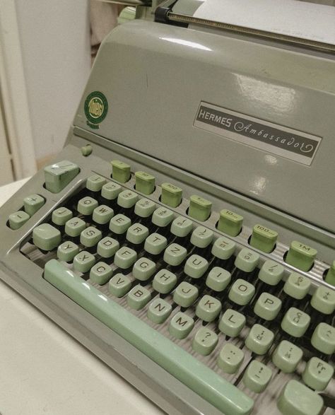 Sage Green Studying Aesthetic, Retro Sage Green Aesthetic, Sage Green Typewriter Aesthetic, Sage Green Phone Aesthetic, Sage Green Book Aesthetic, Artichoke Green Aesthetic, Green Cottagecore, Green Inspo, Mint Green Aesthetic