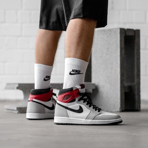 Release Date : July 11, 2020 Air Jordan 1 Retro High OG « Light Smoke Grey » Credit : Asphaltgold — #nike #airforce #sneakerhead #sneakersaddict #sneakers #kicks #footwear #shoes #fashion #style Air Jordan Outfit, Nike Air Jordans Outfit, Jordan 1 High Outfit, Jordan Shoes For Sale, Jordans Outfit, Trends Shoes, Sneaker Outfits, Nike Outfit, Jordan Outfit