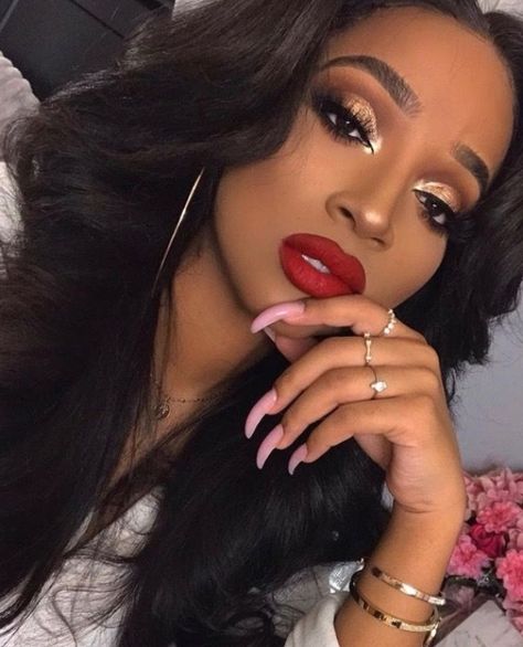 Trucco Glam, Red Lipstick Makeup Looks, Red Makeup Looks, Birthday Makeup Looks, Red Lips Makeup Look, Black Red Hair, Gold Makeup Looks, Red Lipstick Makeup, Makeup For Black Skin