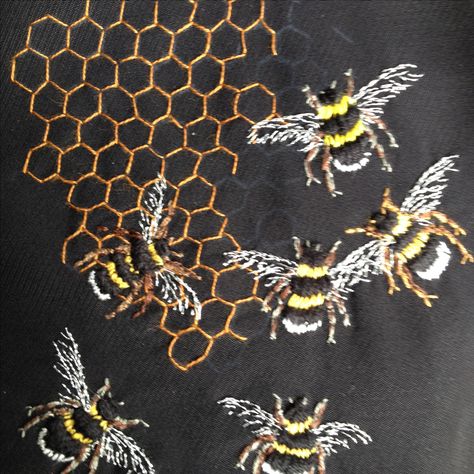 Honeycomb Embroidery, Repeating Pattern Design, Bumble Bee Art, Hand Beaded Embroidery, Bee Embroidery, Clothing Design Sketches, Embroidery Flowers Pattern, Handwork Embroidery Design, Hand Embroidery Design Patterns