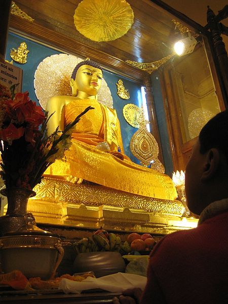 Worshipper at Mahabodhi Temple Bodh Gaya India | A Buddhist devotee offering prayers to the Buddha at the Maha Bodhi Temple, the site of the Buddha's enligtenment and the holiest of the four Buddhist pilgrimage sites on the Indian subcontinent | Photo by: Evan Loveley @ wikimedia commons Mahabodhi Temple, Bodh Gaya, Spiritual Pictures, Siddhārtha Gautama, Bodhi Tree, My Own Business, Travel India, Western Ghats, Gautama Buddha