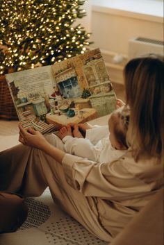 Christmas Photos At Home Family, Christmas Family Photo Ideas At Home, In Home Family Christmas Photos, Family Christmas Photos At Home, In Home Christmas Photos, Christmas At Home Photoshoot, In Home Christmas Photoshoot Family, Christmas Photoshoot At Home, Family Photos Aesthetic