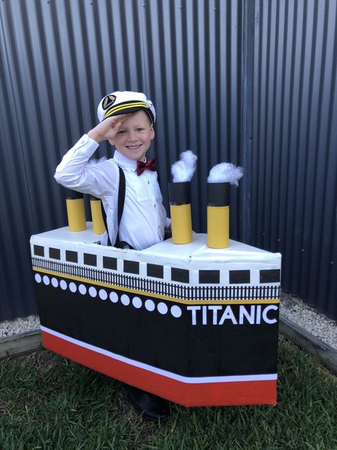 Submarine Costume Diy, Titanic Book, Lobster Costume, Fancy Dress Costumes Kids, Halloween Party Craft, Fancy Dress Competition, Wild Birthday Party, Diy Crafts Bookmarks, Book Week Costume