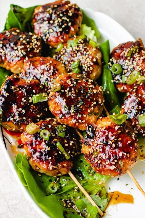 Tsukune Recipe, International Appetizers, Keto Teriyaki, Grilled Meatballs, Japanese Appetizers, Paleo Ideas, Meatball Appetizer Recipe, Paleo Appetizers, Weekly Recipes