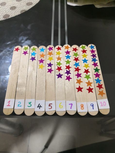 Math Games With Popsicle Sticks, Ice Cream Stick Activity, Popsicle Stick Learning Activities, Number Names Activity, Wood Sticks Crafts, Making Cream, Preschool Fine Motor Activities, Number Game, 10 Number