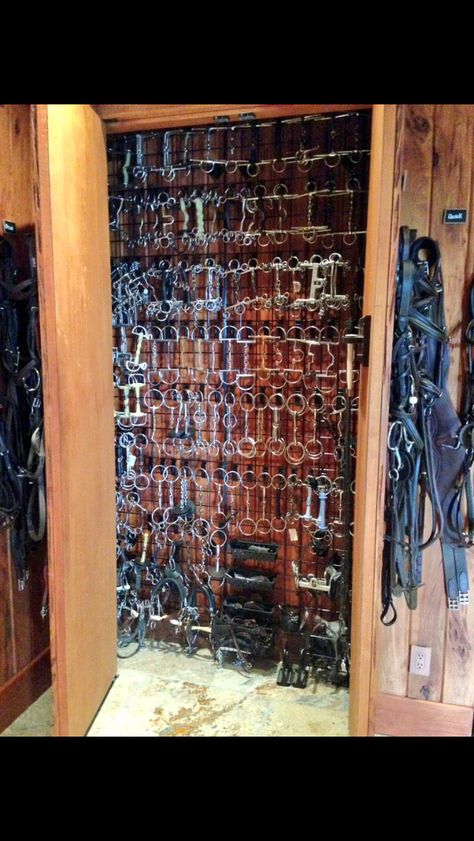 Horse Organization, Tack Room Organization, Horse Tack Rooms, Equestrian Barns, Tack Rooms, Diy Horse Barn, Dream Stables, Dream Horse Barns, Horse Barn Plans