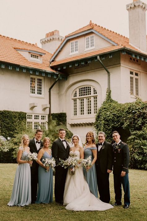 Large Family Wedding Photos Group Poses, Poses For Wedding Group Pictures, Large Wedding Party Photos Group Shots Family Pics, Wedding Photoshoot Group, Wedding Day Photos Family, Serious Wedding Party Photos, Family Group Wedding Photos, Large Group Wedding Photos, Extended Family Wedding Photos