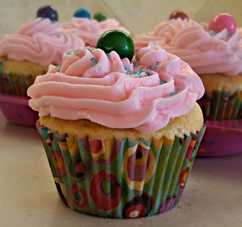 Bubblegum Cupcakes, Girls Slumber Party, Buttercream Frosting Recipe, Yummy Dessert, Frosting Recipe, Shower Food, Slumber Party, 15th Birthday, Cupcake Muffins