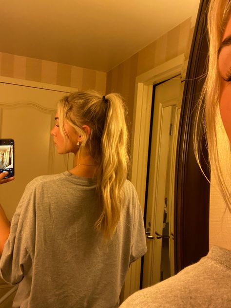 #hair #pony #hairstyles Loose Ponytail Hairstyles Casual, Mid Rise Ponytail, Messy Up Hairstyles, Curled Hair In Ponytail, Mid Pony Hairstyles, Messy Pony Hairstyles, Thick High Ponytail, Hair Up Looks, Wavy Hair Ponytail Messy