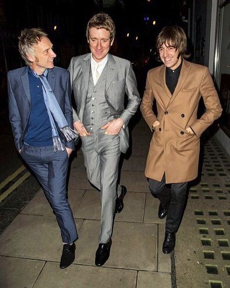 Scott Mitchell on Instagram: “Miles has got his new album out tomorrow. Here’s that time in Soho we tried to get the old band back together, some night that @mileskane…” Mod Fashion Men, Matching Hairstyles, Mod Culture, Scott Mitchell, Miles Kane, Bradley Wiggins, Mod Suits, Tailor Made Suits, Mod Hair