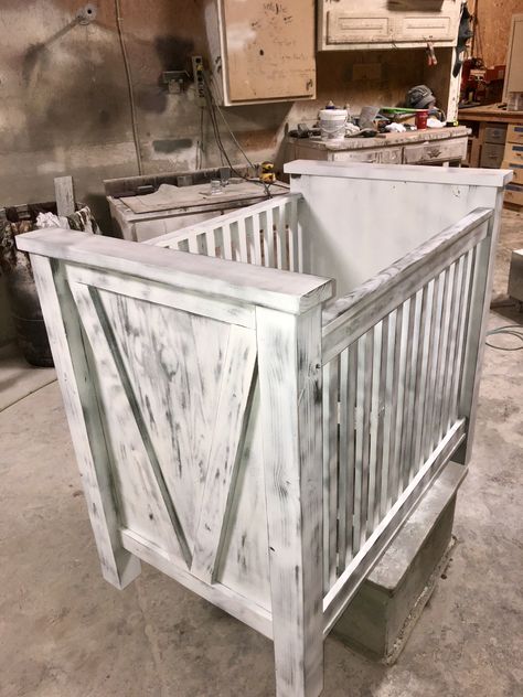 Barn-wood style crib with stain and white wash finish. Handmade Crib Wood, Crib Building Plans, Crib Colors, Diy Baby Crib, Rustic Baby Cribs, Rustic Crib, Farmhouse Cribs, White Baby Cribs, Handmade Crib