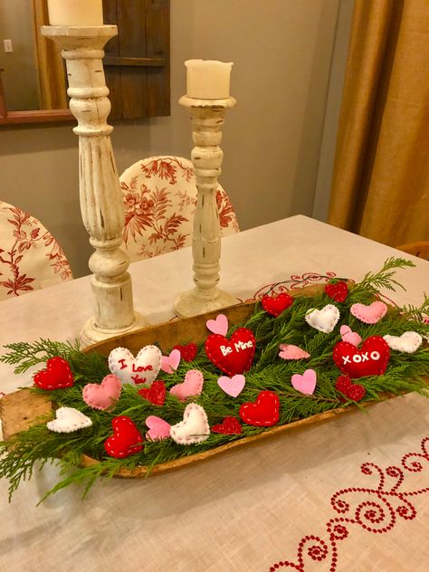 Valentines Dough Bowl Ideas, Valentines Day Dough Bowl Decor, Valentine Dough Bowl, Dough Bowl Decor Valentines, Dough Bowl Valentine Decor, Coffee Table Valentines Day Decor, Valentines Dough Bowl Decor, Valentine’s Day Table Centerpiece, Valentine’s Day Dough Bowl