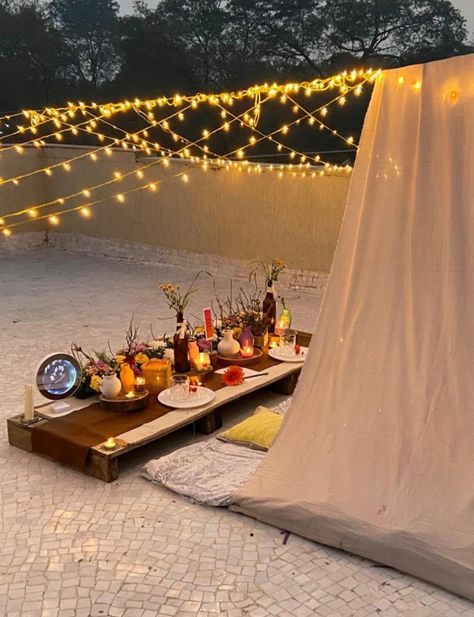 Floral decor, date night setup, cozy tent setup Small Tent Decorating Ideas, Cozy Tent, Small Tent, Night Set, Tent Decorations, Dinner Table Decor, Diy Birthday Decorations, Dinner Decoration, Party Tent