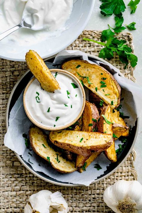 This healthy aioli is a simple 5-minute low-calorie swap for regular garlic aioli. It is perfect for serving with your oven fries, adding to burgers and sandwiches and jazzing up steamed mussels! The creamy texture, tangy flavor and bold garlic make it just as delicious as traditional aioli sauce but with one-quarter of the calories! Glow Diet, Aioli Sauce Recipe, Aioli Recipes, Garlic Yogurt Sauce, Low Calorie Sauces, Garlic Aioli Recipe, Garlic Yogurt, Greek Yogurt Sauce, Aioli Sauce