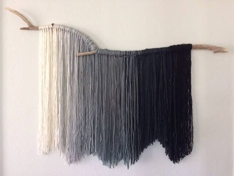 Diy Wall Hanging Yarn, Craft For Wall, Brain Craft, Simpul Makrame, Boho Yarn, Hanging Craft Ideas, Wall Weave, Yarn Hanging, Hanging Diy