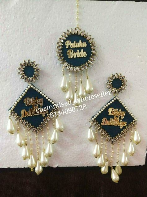 Wedding Badges Ideas, Nikah Ideas, Haldi Poses, Hindu Wedding Decorations, Wedding Badges, Earrings Diy Handmade, Diy Fabric Jewellery, Antique Necklaces Design, Fabric Jewellery