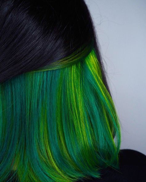 Brittle Recipes, Alternative Hair, Colorful Hair, Yellow Hair, Green Hair, Hair Colors, Neon Green, Black Green, Green Yellow