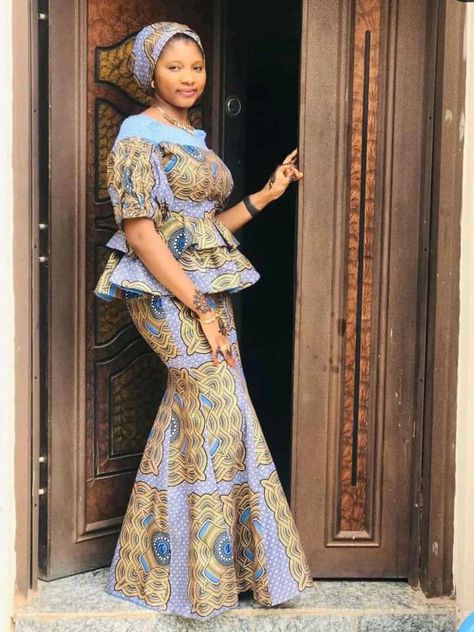 Atamfa Skirt And Blouse, Styles With Ankara, Ankara Fashion Styles, Latest Ankara Skirt And Blouse, Styles Ankara, Fry Chicken, Trendy Ankara Styles, African Attire Dresses, Ankara Short Gown Styles