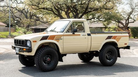 Beyond Perfect 1983 Toyota Pickup Is a Flannel-Ready 4x4 Fantasy Machine Fantasy Machine, Toyota Trucks 4x4, Classic Toyota, Toyota Pickup 4x4, Retro Truck, Toyota 4x4, Toyota 4, Toyota Pickup, Four Wheelers