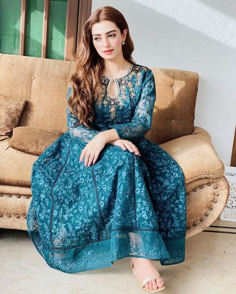 Nawal Saeed, Coffee Shop Photography, Beautiful Blonde Hair, Muslim Fashion Dress, Best Photo Poses, Pakistani Dress Design, Pakistani Actress, Pakistani Outfits, Beautiful Hijab