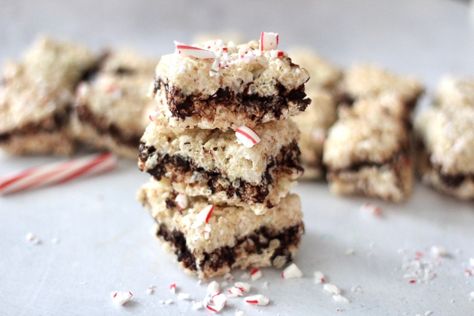 Dark Chocolate & Peppermint Rice Krispy Treats | How We Macro Homemade Rice Krispies Treats, Macro Counting, Christmas Brownies, Chocolate Pairings, Krispie Treats Recipe, Krispy Treats, Peanut Butter Honey, Rice Krispy, No Bake Bars