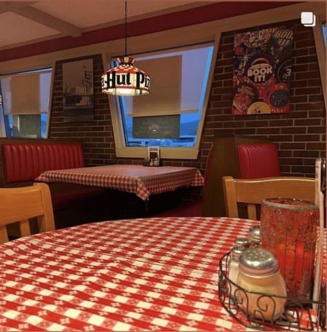 Pizza Hut Restaurant, Nostalgia 2000s, Nostalgic Aesthetic, 70s Nostalgia, Ghost Of Christmas Past, 90s Memories, Childhood Memories 2000, 2000s Nostalgia, Food History