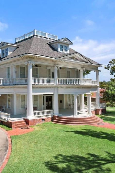 1890 Halbert House For Sale In Corsicana Texas Old Charleston Homes, Corsicana Texas, Southern Mansions, Floor Sitting, Charleston Homes, Old Houses For Sale, Texas Homes, Original Character, Waterfront Homes