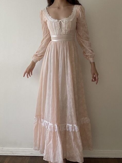 Petal Gown, Cottagecore Dresses, Old Fashion Dresses, Elegant Outfits, Fairytale Dress, Gunne Sax, Vestidos Vintage, X Reader, Historical Dresses