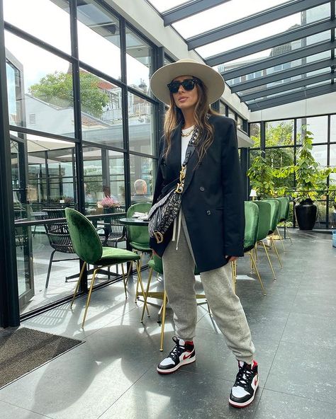 With Blazer Outfit, Laura Eguizabal, Fits Inspiration, Blazer Outfit, Influencers Fashion, Autumn Street Style, Mood Board Fashion, Street Style Chic, Street Style Inspiration