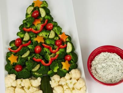 Christmas Crudite, Chive Dip Recipes, Pioneer Woman Christmas, Chive Dip, Veggie Christmas, Vegetable Dip, Festive Appetizers, Food Network Canada, Holiday Appetizers