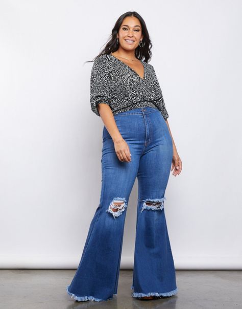 ed519dacc89b2bead3f453b0b05a4a8bdesc53161356ri Flare Jeans Plus Size, Bottoms Outfit, Bell Bottoms Outfit, Flare Jeans Outfit, Super Flare Jeans, Simple Tank Tops, Blogger Street Style, Black Jeans Outfit, Jeans Plus Size