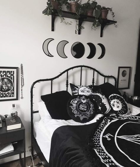 Edgy Dorm Room Aesthetic, Bedroom Inspirations Gothic, Bedroom Goth Aesthetic, Gothic Inspired Bedroom, Egirl Bedroom Aesthetic, Edgy Bedroom Inspirations, Dark Goth Bedroom, Alternative Bedroom Aesthetic, Alternative Aesthetic Room