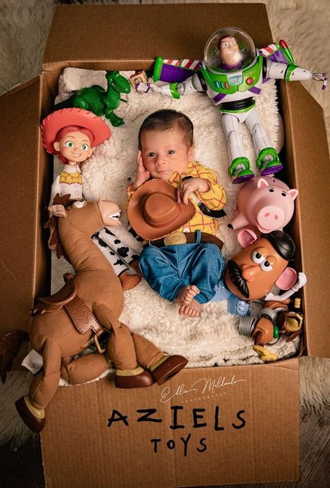 Baby Photoshoot Ideas At Home, Photoshoot Ideas At Home, Baby Photoshoot Ideas, Toy Story Baby, Foto Disney, Foto Baby, Toy Story Birthday, Toy Story Party