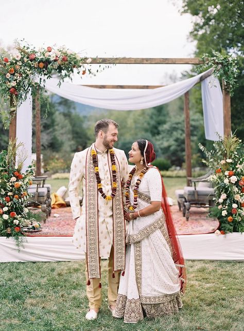 Indian American Wedding at The Clifton Inn Indian American Wedding Fusion Decor, Indian American Wedding Fusion, Sikh Wedding Photography, Indian American Weddings, Charlottesville Virginia Wedding, Mandap Design, Cross Wedding, Wedding Altar, Modern Indian Wedding