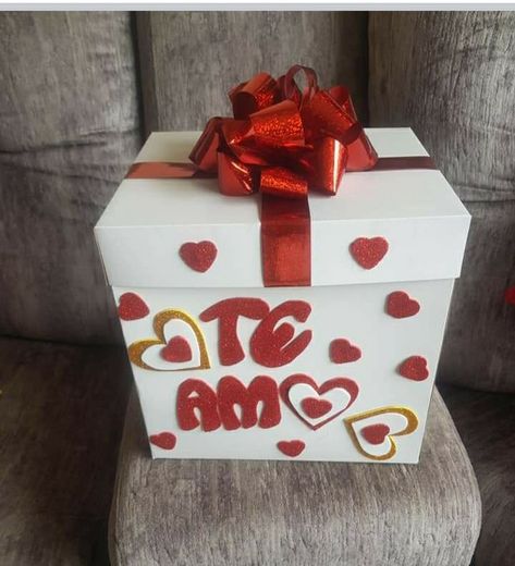 Ideas San Valentin, Flower Box Gift, St Valentine, St Valentin, Flower Boxes, San Valentino, Gift Bags, Boyfriend Gifts, Decoupage