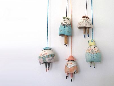 Ring-a-ding-ding, frankie friends. If you’re anything like us, you’ll quite fancy the look of these handcrafted bells by Melbourne ceramic... Small Ceramic Projects, Clay Bells, Ceramic Bells, Craft Food, Frankie Magazine, Kids Clay, Ceramic Bell, Cerámica Ideas, Ceramic Figures