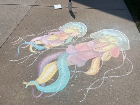 Underwater Chalk Art, Chalk Sea Animals, Chalk Art Ocean, Anime Chalk Art, Street Chalk Art Ideas, Under The Sea Chalk Art, Ocean Chalk Art, Chalk Jellyfish, Chalk Inspiration