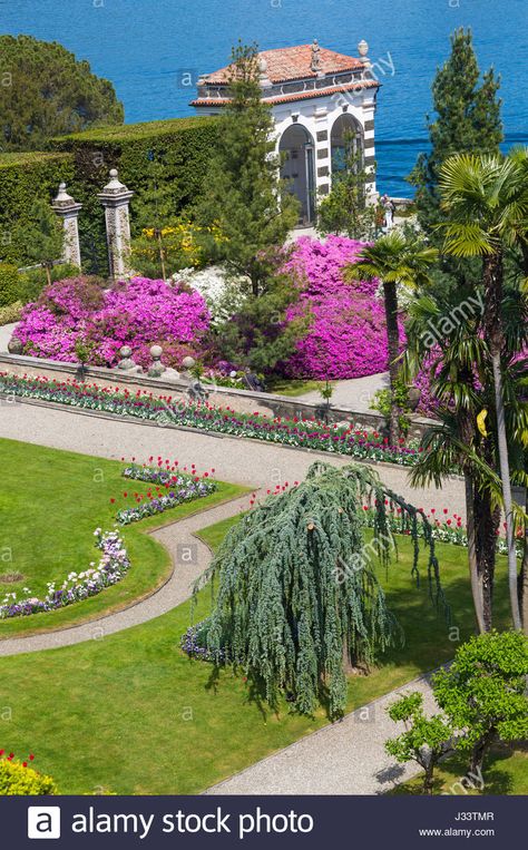 Descargar esta imagen: Isola Bella jardines de Isola Bella, Lago Maggiore, Italia en abril - J33TMR de la biblioteca de Alamy de millones de fotografías, ilustraciones y vectores de alta resolución. Italy In April, Lake Maggiore Italy, Italian Country, Lake Maggiore, Nature Hd, Image Processing, Art Journal Pages, Outdoor Spaces, Stock Photography