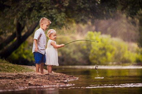 Fun Picture Ideas, Children Portrait Photography, Low Key Portraits, Fine Art Portrait Photography, Sister Pictures, Kids Studio, Men Photography, Portrait Photoshoot, Outdoor Photoshoot