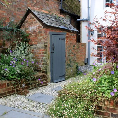 Small Victorian Garden Ideas, Victorian Garden Ideas, Victorian Terrace Garden, Victorian Front Garden, Terrace Garden Ideas, Victorian Gardens, Victorian Terrace House, Small Terrace, Front Garden Design