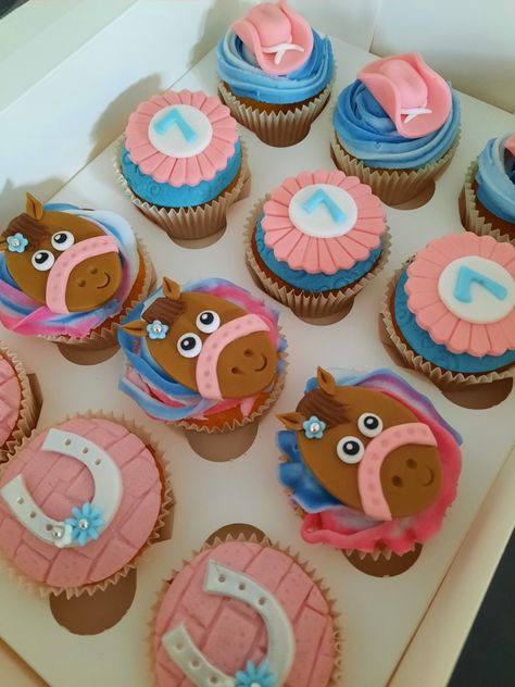 Horse /paarden cupcakes Cupcake Animals, Pony Cupcakes, Horse Cupcakes, School Birthday Treats, Horse Birthday Parties, Pony Cake, Horse Party, Horse Birthday, Pony Birthday