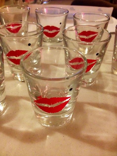 Lip Party Theme, Lipstick Party Decorations, Marilyn Monroe Party Ideas, Marylin Monroe Party Theme, Lips Party Theme, Marilyn Monroe Wedding Theme, Lipstick Party Theme, Lipstick Theme Party Ideas, Marilyn Monroe Themed Party