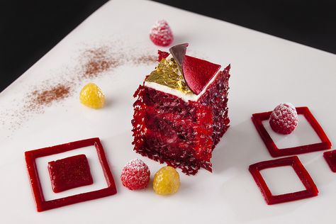 Red Velvet Cake by Qzina, via Flickr Molecular Gastronomy Plating, Food Photography Cake, Chocolate Cake Toppers, Fine Dining Plating, Food Presentation Plates, Fine Dining Desserts, Types Of Desserts, Pretty Dessert, Special Desserts