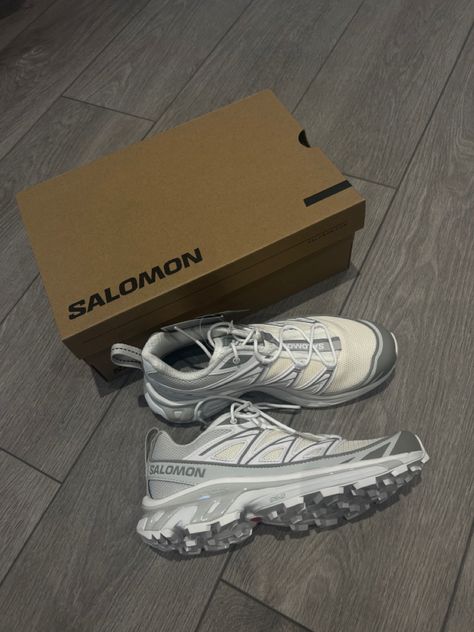 Kardashian Style Summer, Salomon Outfit, Sport Shoes Design, Trendy Shoes Sneakers, Pretty Shoes Sneakers, Cute Sneakers, Fresh Shoes, Shoe Inspiration, Swag Shoes