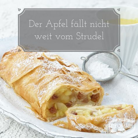 Wiener Apfelstrudel: Ein Klassiker mit Äpfeln und Rosinen, mit einem Gruß aus Österreich // #WortzumMittwoch - Sprüche zum Thema Backen, Kochen und Desserts: Der Apfel fällt nicht weit vom Strudel. Apfelstrudel Recipe, Italian Dessert Recipes Easy, Healthy Italian Recipes, Italian Recipes Appetizers, Apple Recipes Easy, Italian Recipes Dessert, Apple Strudel, Italian Recipes Traditional, Italian Recipes Easy