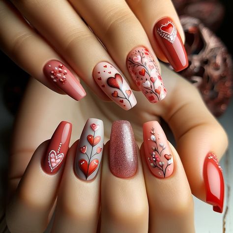 valentines nails with hearts Valentines Day Nails, Valentine Nail Art, February Nails, Romantic Nails, Valentine Nails, Heart Nail Art, Trendy Nail Art Designs, Nail Designs Valentines, Nail Polish Trends