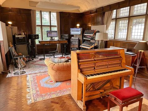 70s Rooms, Home Recording Studio Setup Ideas, Recording Studio Aesthetic, Home Recording Studio Setup, Rainbow Wood, Recording Studio Home, Home Studio Setup, Music Studio Room, Music Room Decor