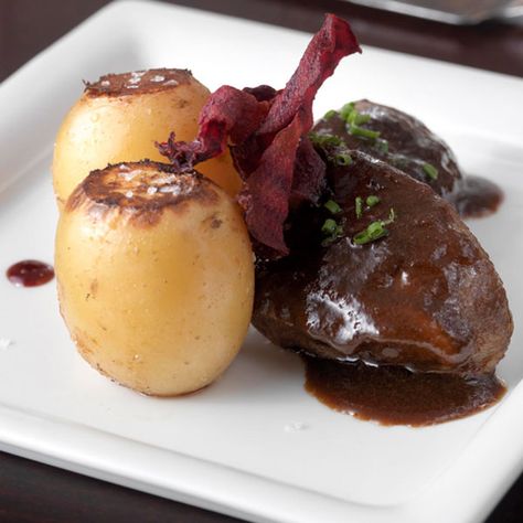 Braised pork cheeks with confit potatoes. A recipe by Omar Allibhoy, Head Chef at El Pirata de Tapas and protégé of El Bulli’s Ferran Adria. Confit Potatoes, Ferran Adria, Frugal Food, Pork Cheeks, Work Food, Beef Cheeks, Dairy Free Dinner, Piggly Wiggly, Delicious Magazine