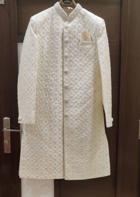 Chikankari Suits Men, Lucknowi Sherwani For Groom, Lakhnavi Sherwani For Men, Chikankari Sherwani For Men, Simple Sherwani For Men, Fitted Chikankari Embroidery Sherwani For Groom, Wedding Sherwani With Chikankari Embroidery, Transitional Traditional Sherwani With Chikankari Embroidery, Men Indian Outfit