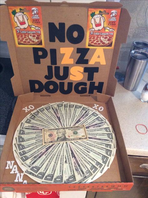 Pizza money gift! Graduation Money Pizza, Pizza Money Gift, Graduation Pizza Box Money, Pizza Money Box Ideas, Pizza Box Money Gift, Money Pizza, Money Gifts Christmas, Basket Raffle, Cheesy Breakfast